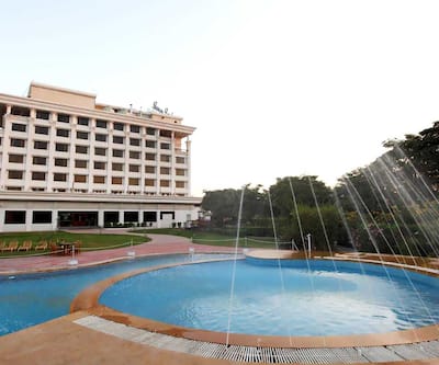 https://imgcld.yatra.com/ytimages/image/upload/t_hotel_yatra_city_desktop/v1401187356/Domestic Hotels/Hotels_Shirdi/Sun-N-Sand/Exterior View.jpg